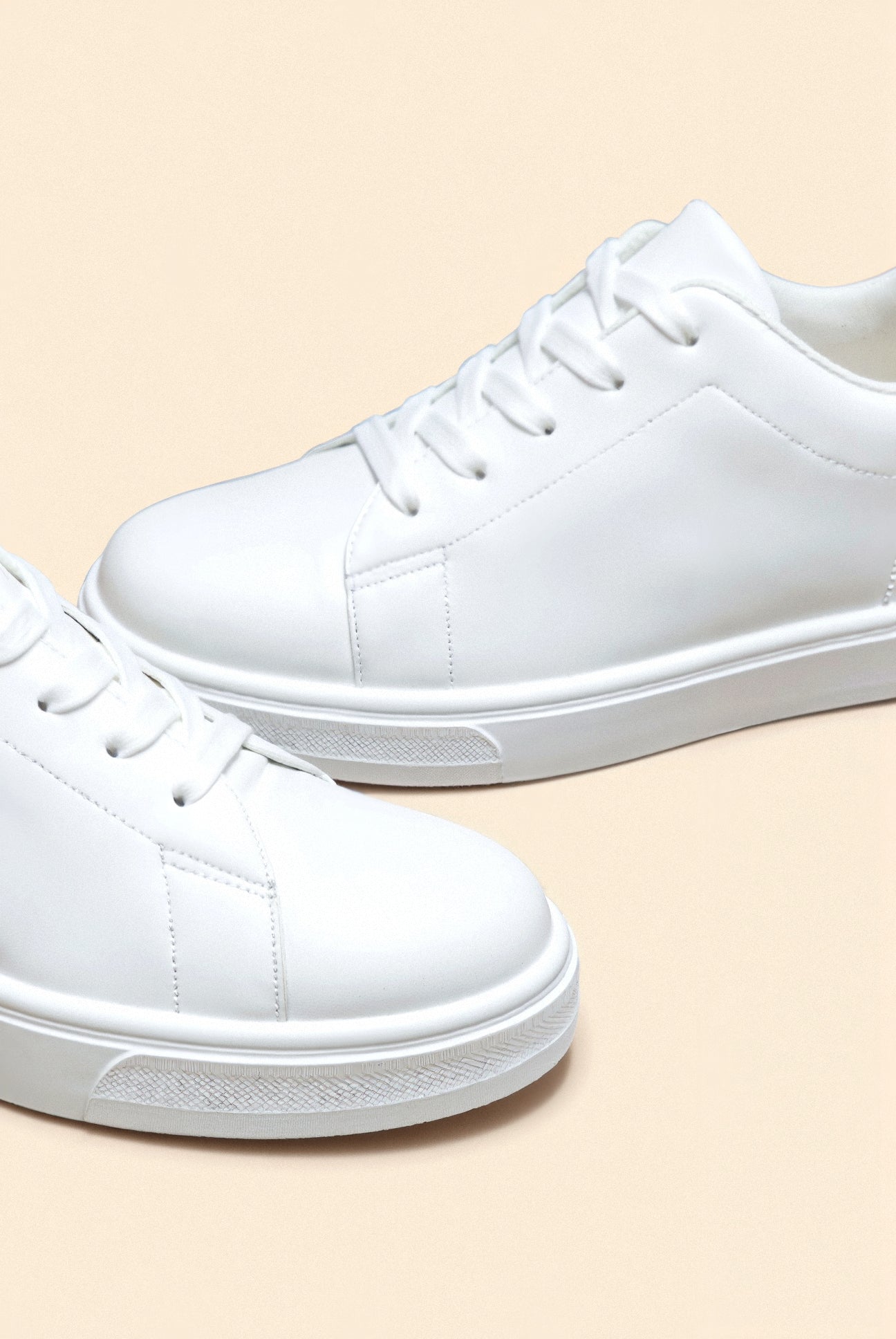Classic Canvas Sneakers for Everyday Wear - Comfortable and Versatile Footwear